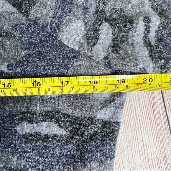 Lucky Brand Light Weight Sweater Medium - Picture 4 of 5